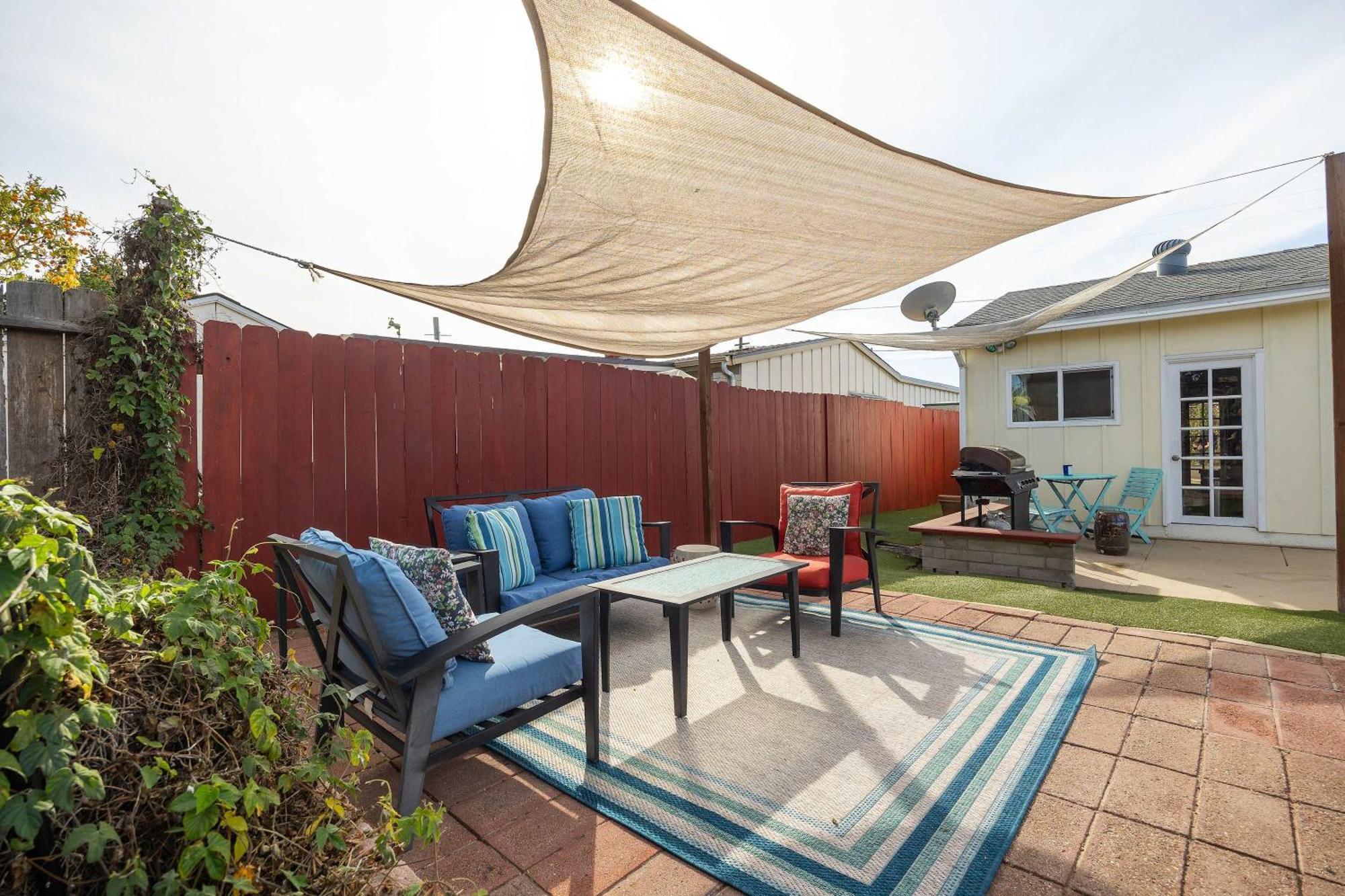 Backyard Oasis With Pool And 15 Min To Everything Holiday home *